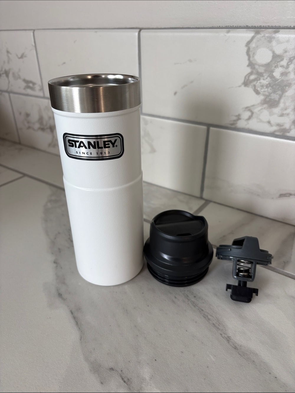 Stanley Classic The Trigger Action Travel Mug 16 oz Polar White - Picture 4 of 4